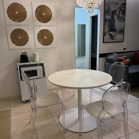 Casa Del Viaggiatore Con Parcheggio Апартаменты *